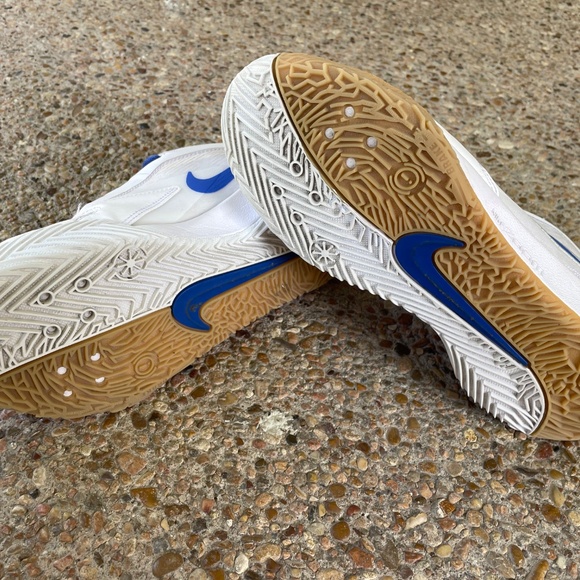 Nike Basketball Volleyball Court Sneakers - Picture 2 of 3